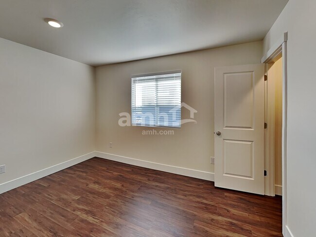 Building Photo - 6550 Spriggel St