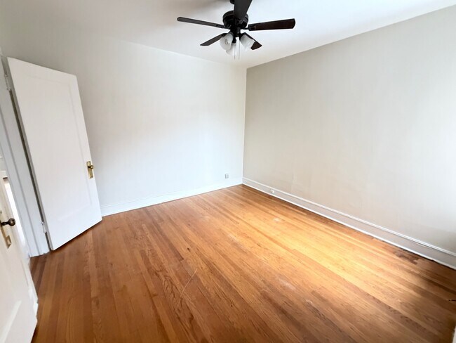 Building Photo - 5674 N Ridge Ave