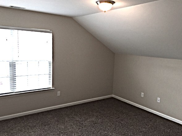 Building Photo - 1523 Bradley Blvd