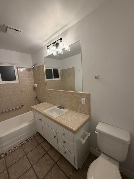 Building Photo - 44539 Lowtree Ave