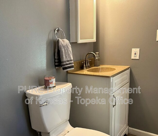 Building Photo - 5216 SW 33rd St