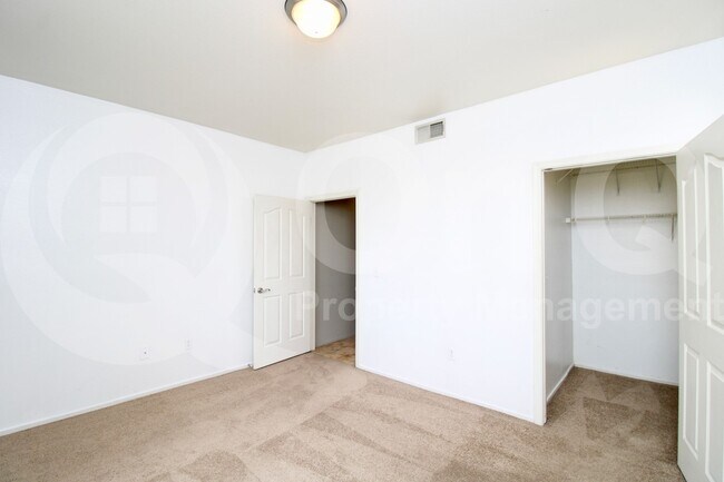 Building Photo - 16013 S Desert Foothills Pkwy