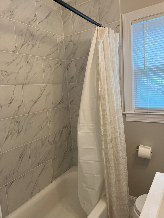 Building Photo - Beautifully Renovated 2BR Home with Modern...