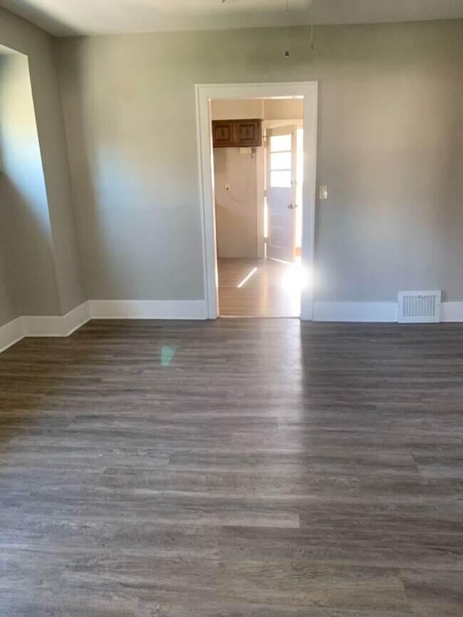 Building Photo - 3548 Willys Pkwy