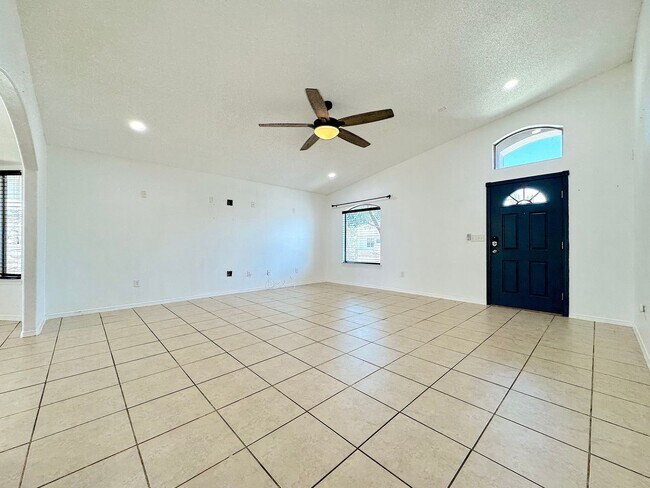 Building Photo - Sandstone Ranch Estates 4Bed Refrig A/C by...