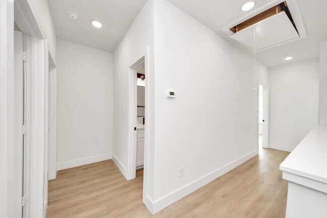 Building Photo - 1316 W Willis St