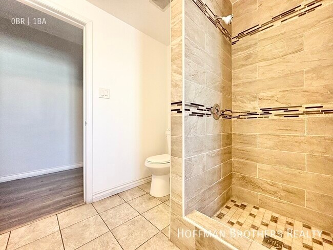 Building Photo - 2422 Venice Blvd.