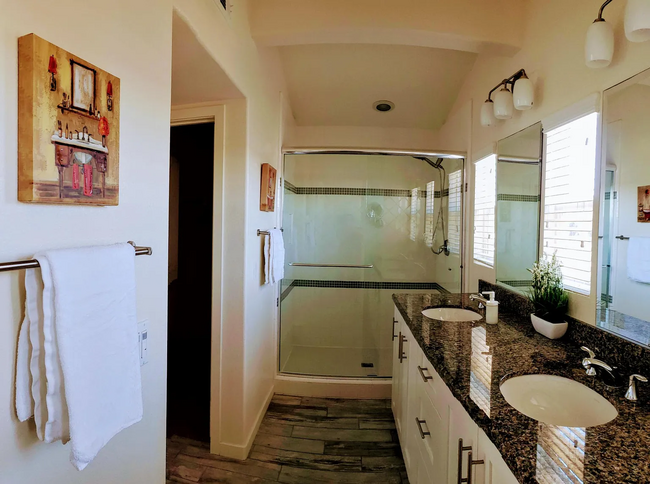 Building Photo - Fully Furnished Upscale Carlsbad Townhouse...