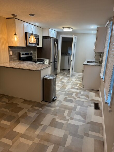 Building Photo - 554 Walnut St