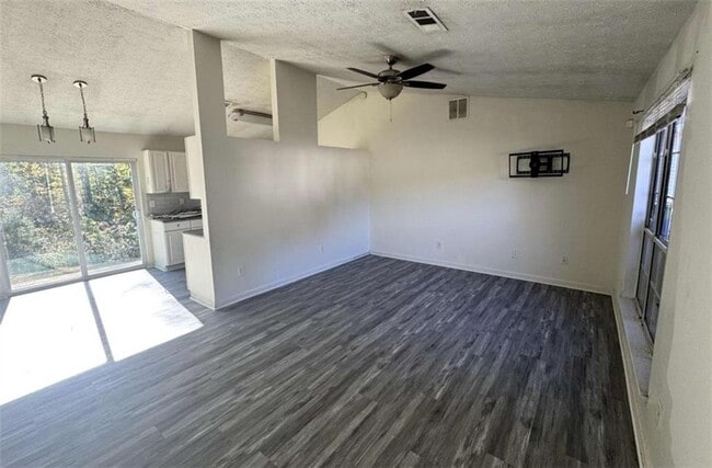 Building Photo - 2119 Briar Glen Ln SW