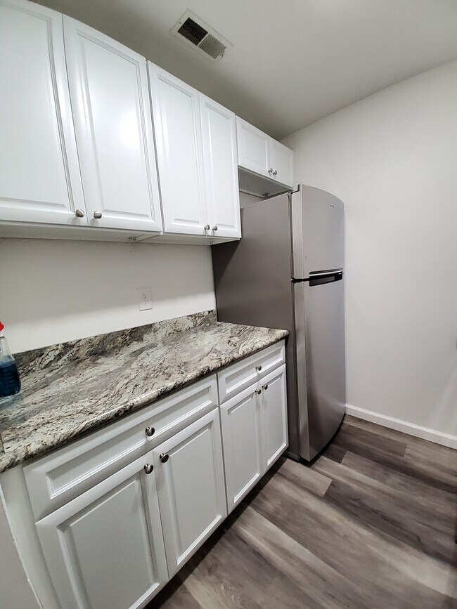 Building Photo - 23 Stratton Ct