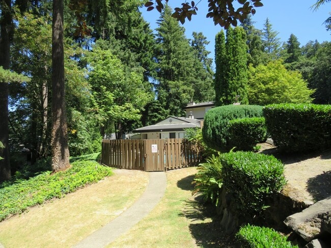 Building Photo - Totem Lake Cute 1bed/1bath ground floor Condo! $1695.00