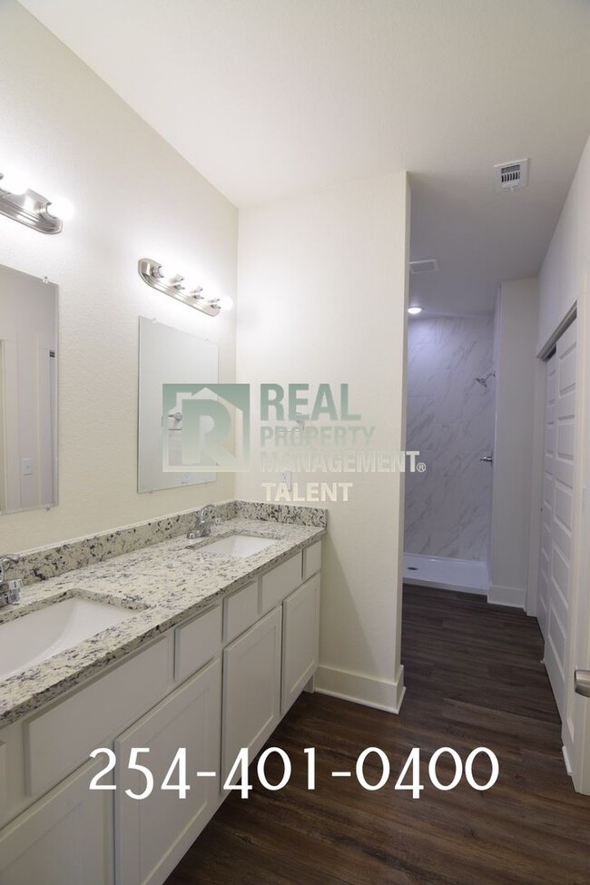 Building Photo - DISCOUNT RENT!!! Bedroom, 2.5 Bath/.5bath ...
