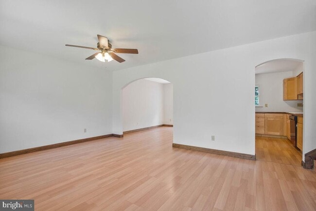 Building Photo - 6327 Joslyn Pl