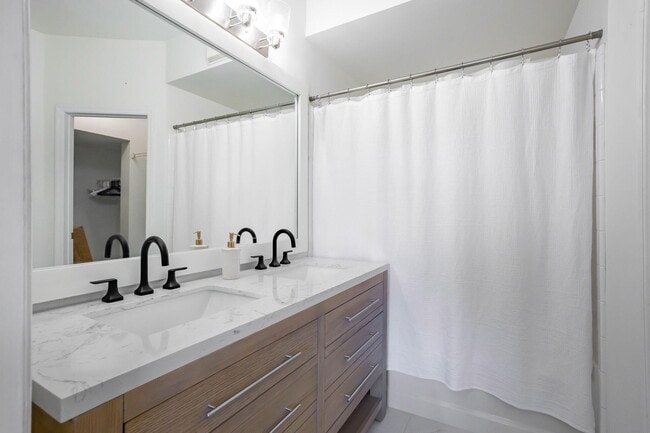 Building Photo - 2044 Alta Meadows Ln