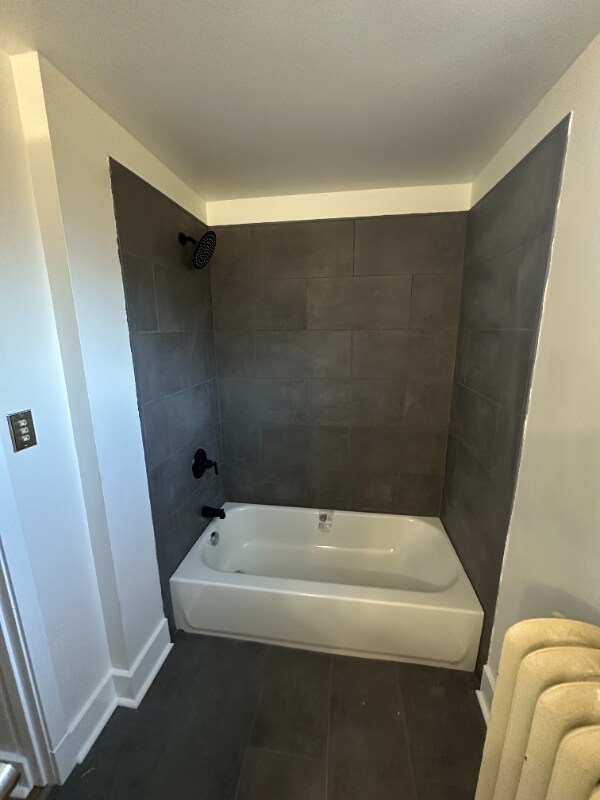 Building Photo - 129 Frank St