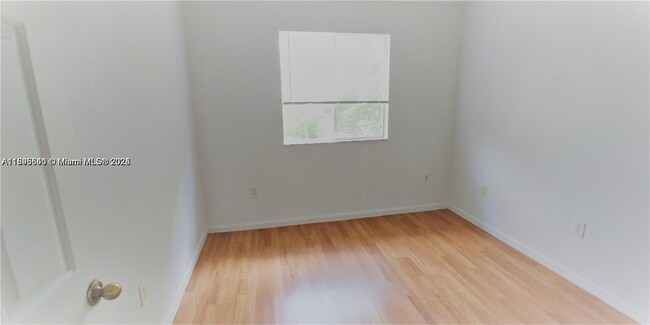 Building Photo - 1528 SE 24th Ct