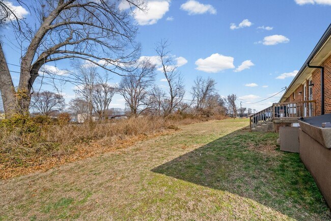 Building Photo - 111 Tandy Dr