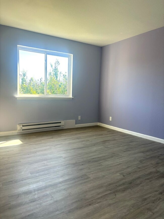 Building Photo - Redwood City Apartments Unit 5