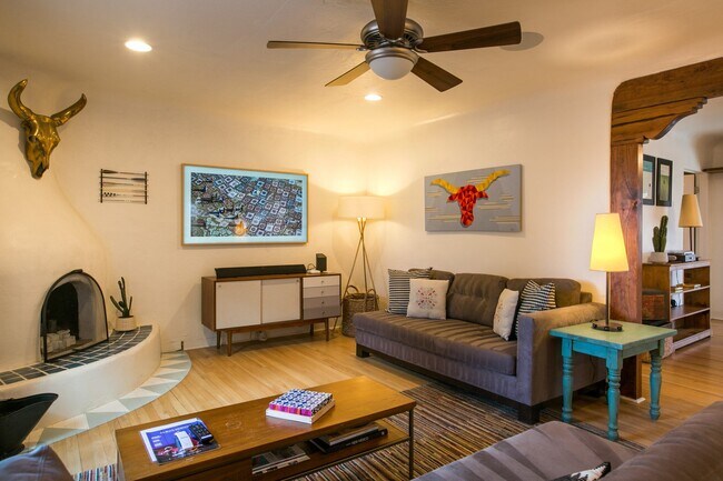 Building Photo - 610 Carlisle Blvd SE