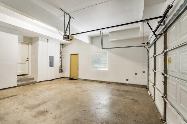 Building Photo - 9 West Way
