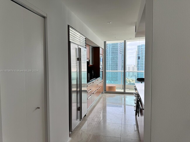 Building Photo - 1331 Brickell Bay Dr