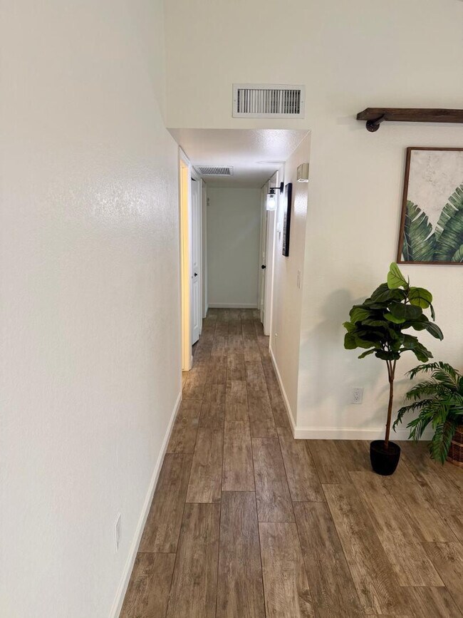 Building Photo - 3761 E Dulciana Ave