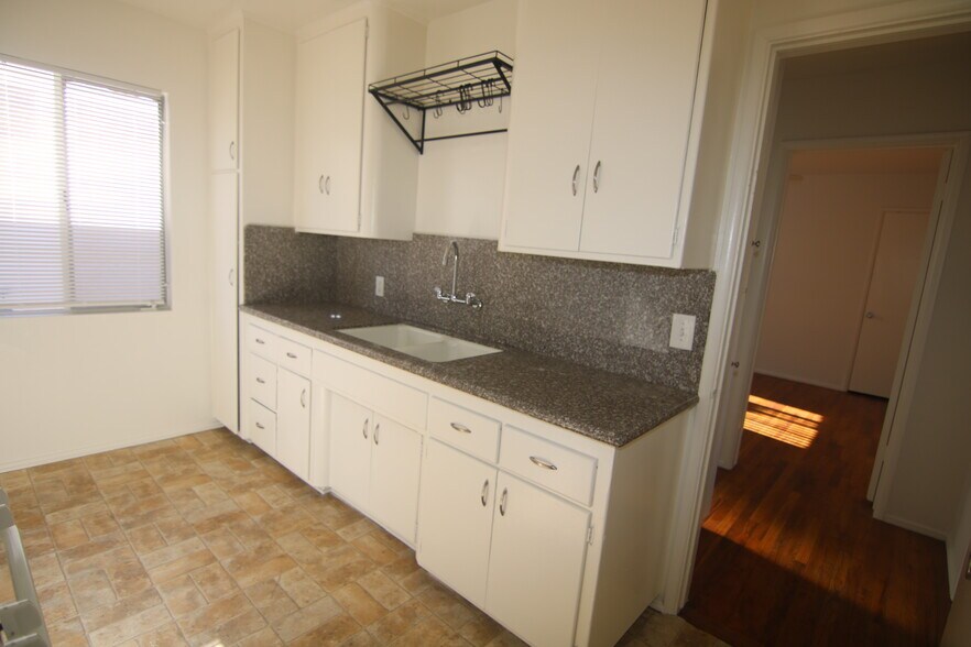 Building Photo - 4140 Verdugo Rd
