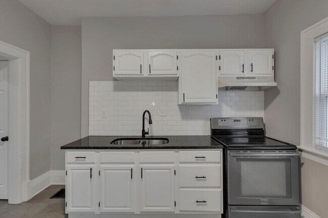 Building Photo - 293-295 Woodrow Ave