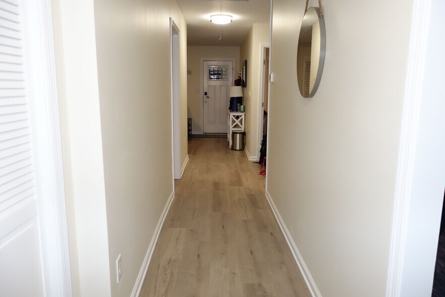 Building Photo - 405 Lossing Ave