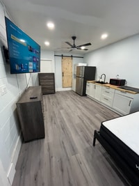 Building Photo - 740 Jenkins St