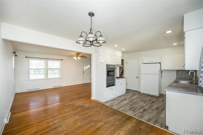 Building Photo - 405 N Moore St