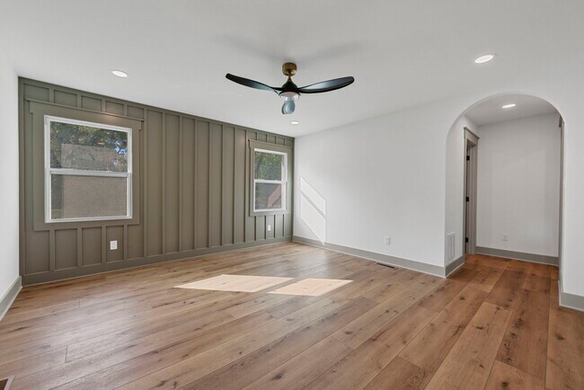 Building Photo - 460 Hilltop Trail