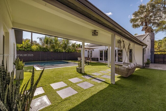 Building Photo - 901 NW 7th Street Rd