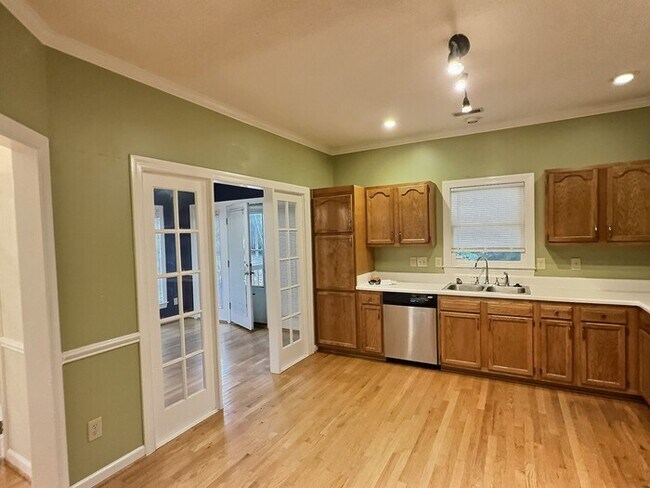 Building Photo - 7 Preakness Dr
