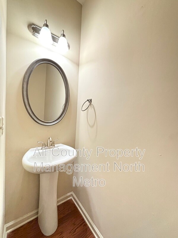 Building Photo - 421 Parkstone Dr