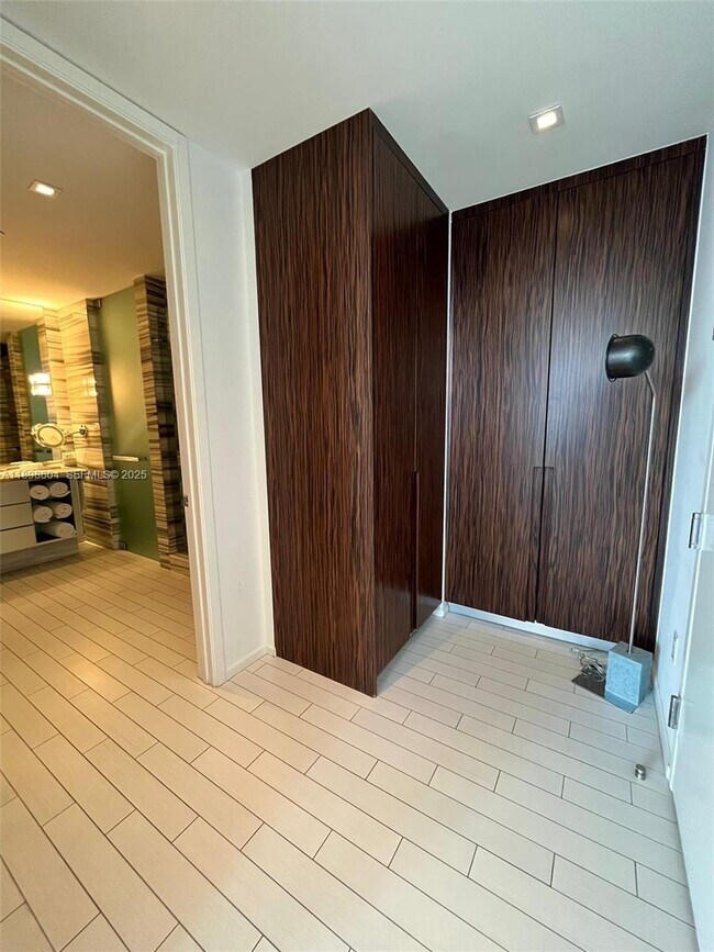 Building Photo - 2201 Collins Ave