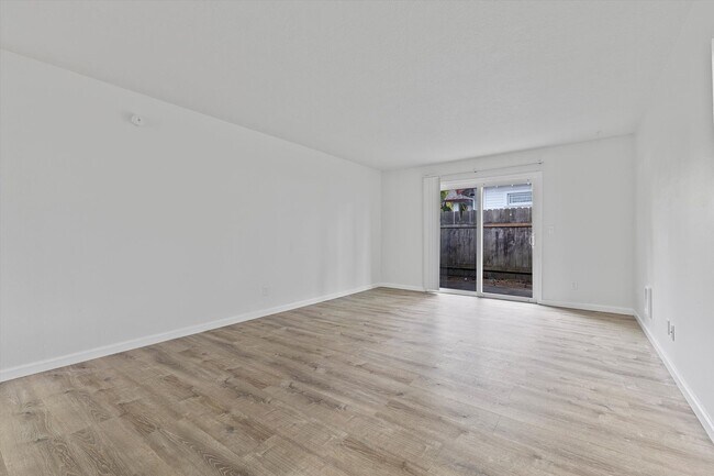 Building Photo - Candlewood