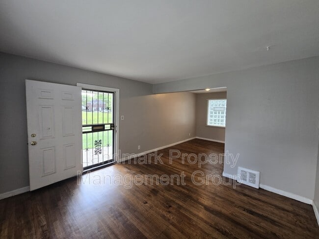 Building Photo - 9151 Mansfield St