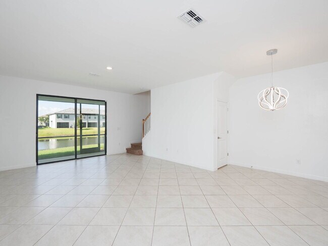 Building Photo - Newer-construction townhome in the highly desirable Lorraine Lakes