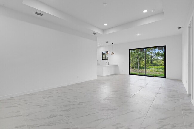 Building Photo - 710 Eisenhower Blvd