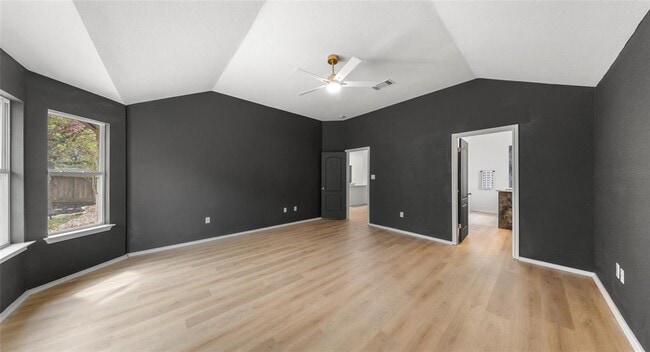 Building Photo - 2527 Crenshaw Dr