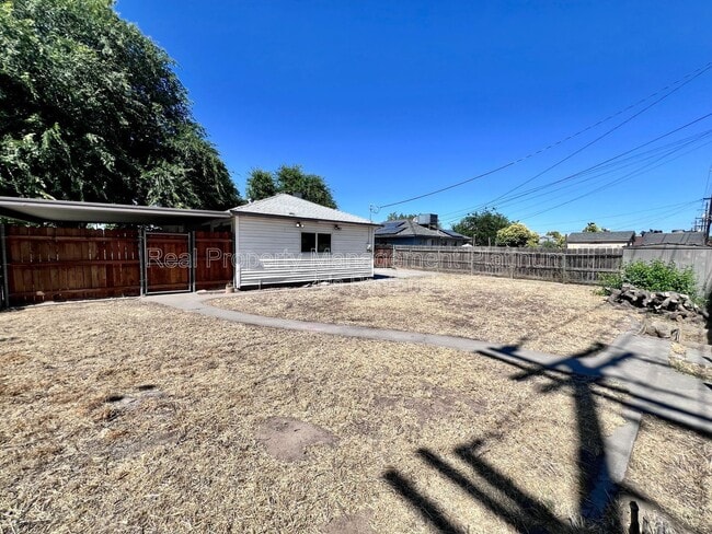 Building Photo - 645 W Andrews Ave