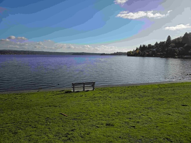 Coleman Park and Lake Washington less than 10 minute walk - 2109 31st Ave S