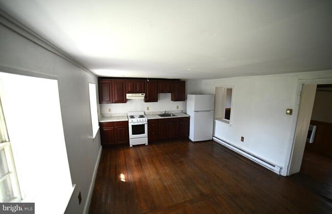 Building Photo - 473 Davis Rd