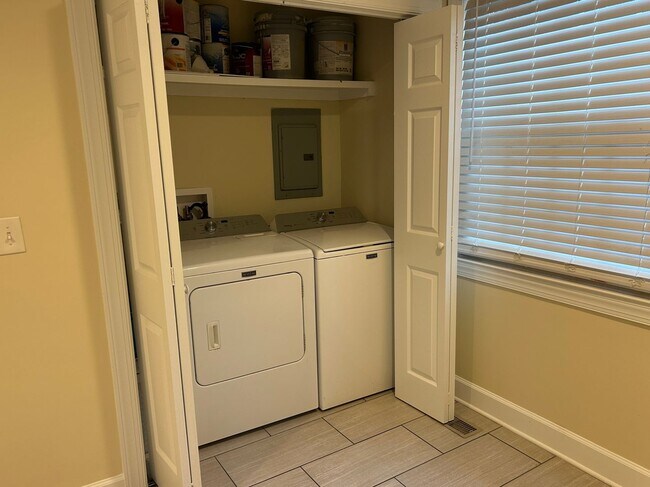 Building Photo - Move-In Ready East Nashville Gem – Bright, Open & Fully Updated