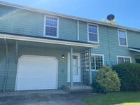 Building Photo - Spacious 3-Bedroom, 2.5-Bath Townhouse In ...