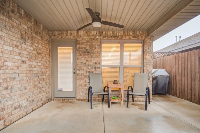 Building Photo - Spacious 4-Bedroom Home Available August 8...