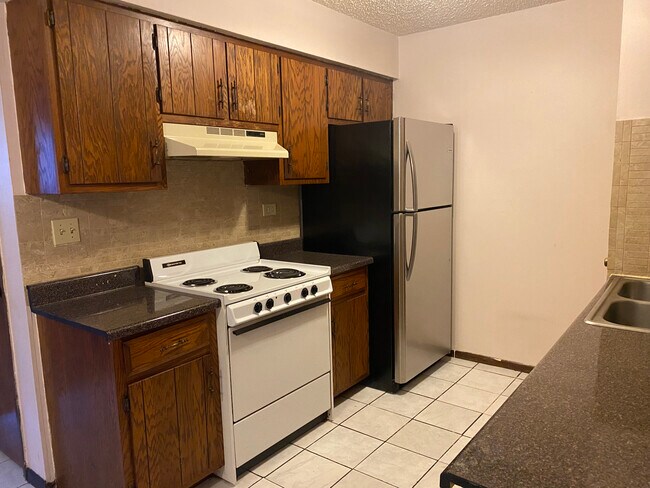 Building Photo - 520 Parkview Ln