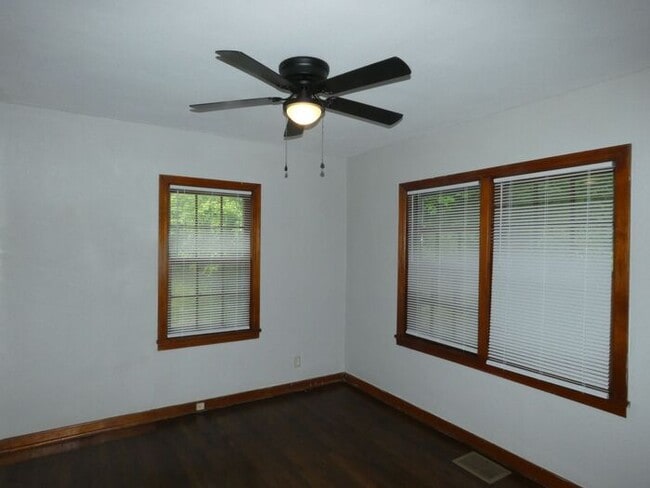 Building Photo - Riverside Home Ready to Lease-4701 N Green Hills Rd